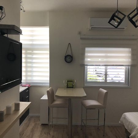 Studio Apartment In Bat-Yam Bat Yam Eksteriør bilde